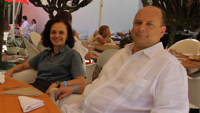 Paulo Tadeu e Andréa Viggiano  fazem uma pausa para almoçar no Restaurante Tamboril. Foto: arquivo pessoal 